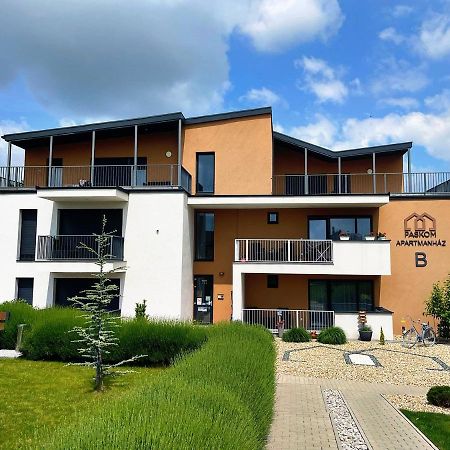 Paskom Apartmanhaz Nyergesujfalu Exterior photo