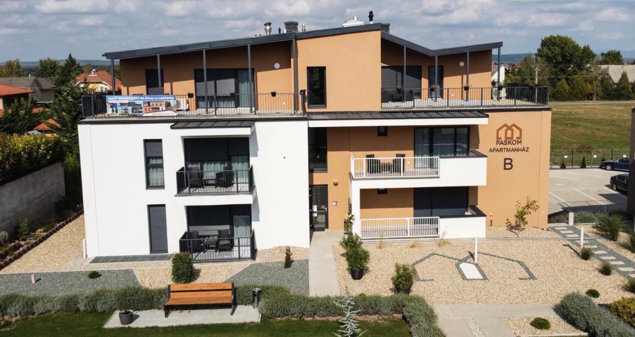 Paskom Apartmanhaz Nyergesujfalu Exterior photo