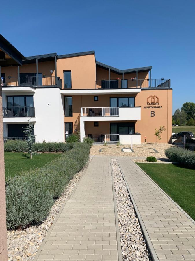 Paskom Apartmanhaz Nyergesujfalu Exterior photo