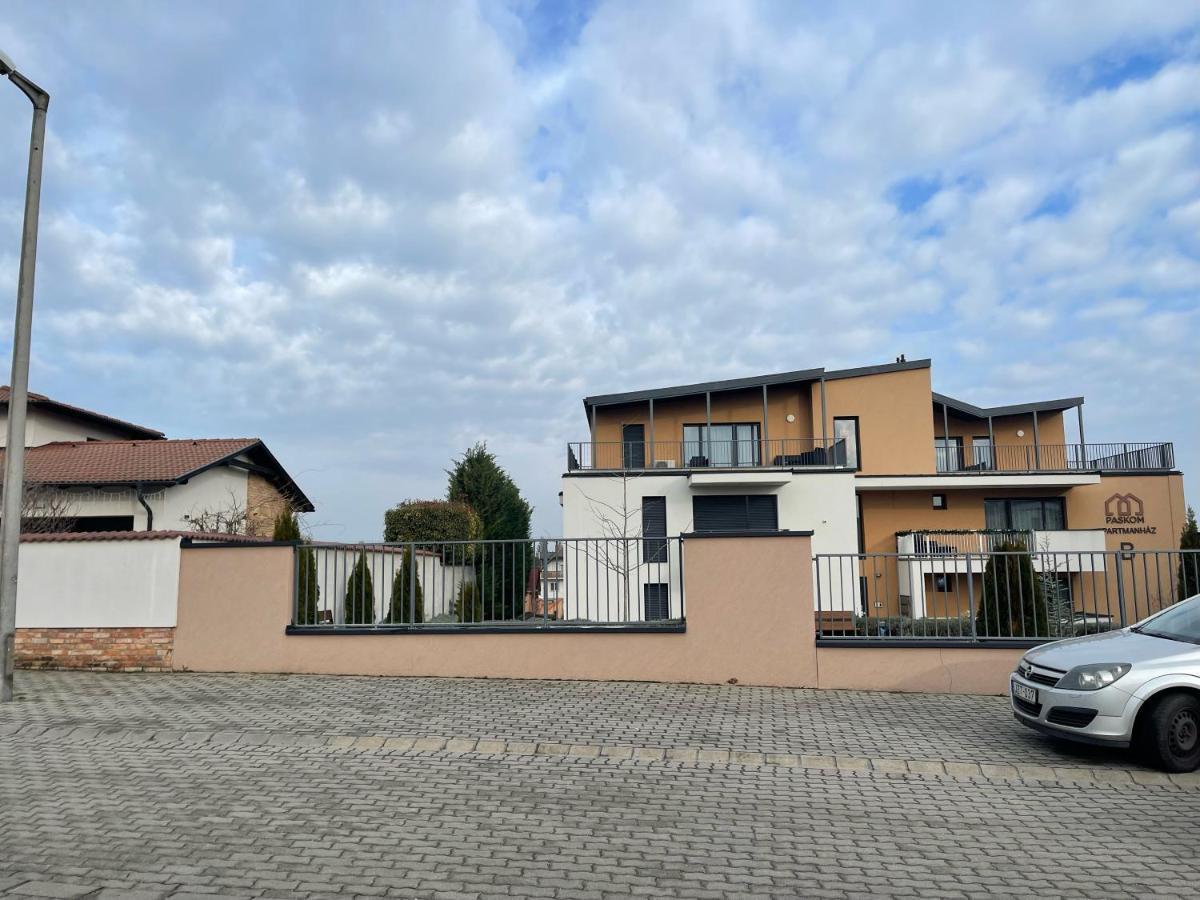 Paskom Apartmanhaz Nyergesujfalu Exterior photo